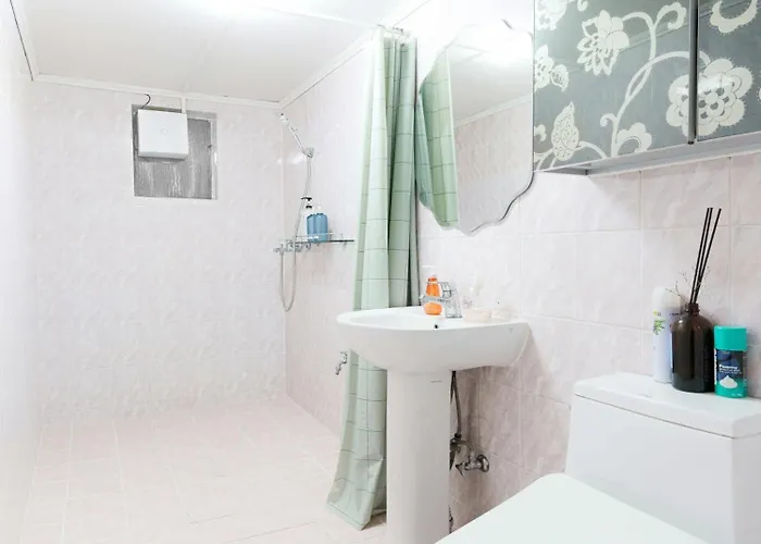 Villa Heistay-30sec From Hongdae Subwaystop-elevator *